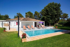 Doppelhaushälfte mit Pool, Garten und Klimaanlage